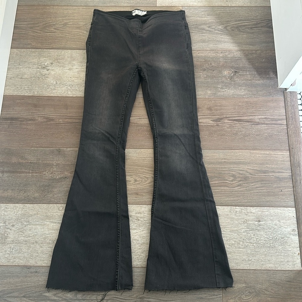 Free People Pull on Flare Jeans Pants Raw Hem Size 26 x 30 Waist 28”